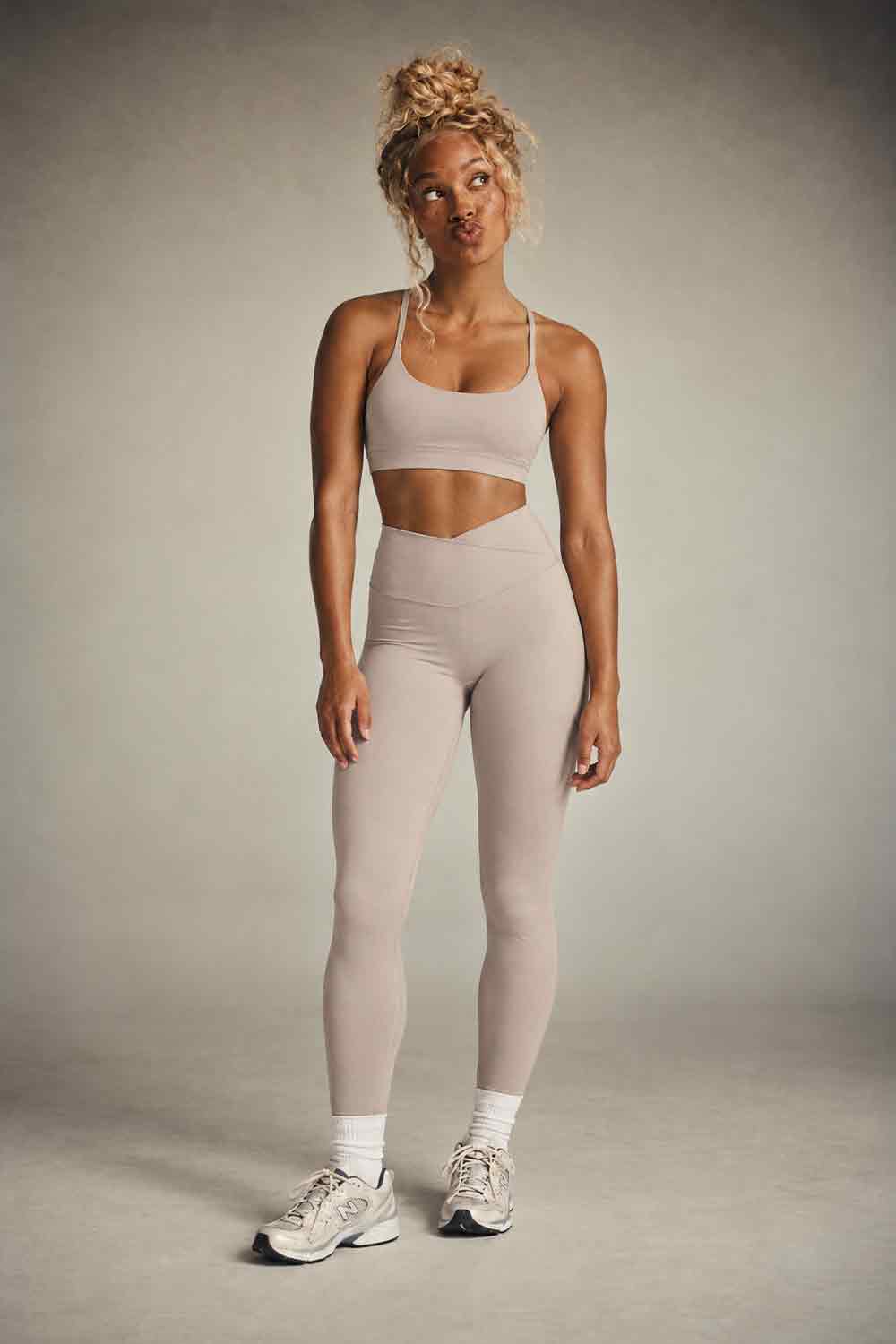 Form Luxe Sports Bra - Stone